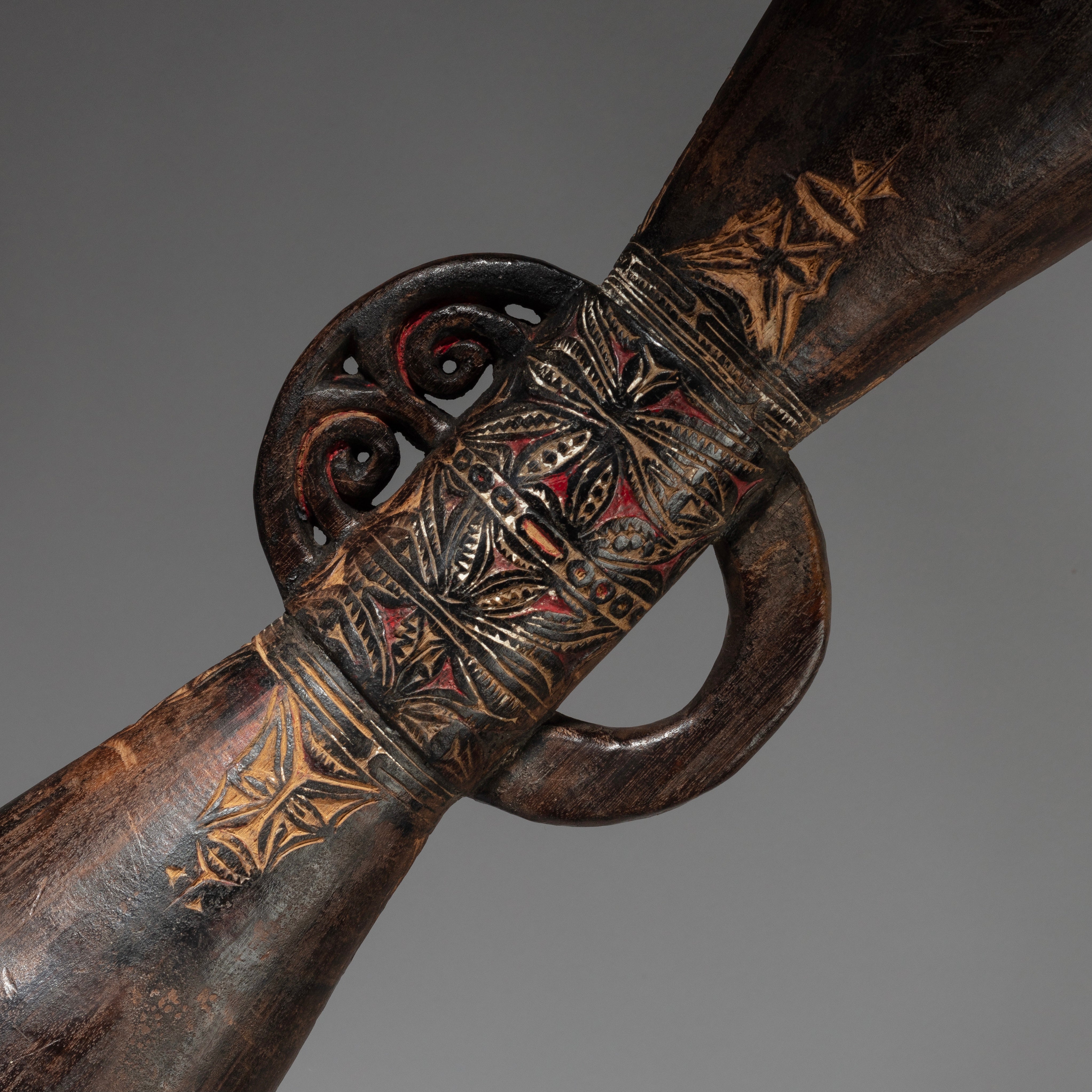 AN OLD ENGRAVED WOODEN DRUM FROM PAPUA NEW GUINEA EX UK COLL.( No 1480 )