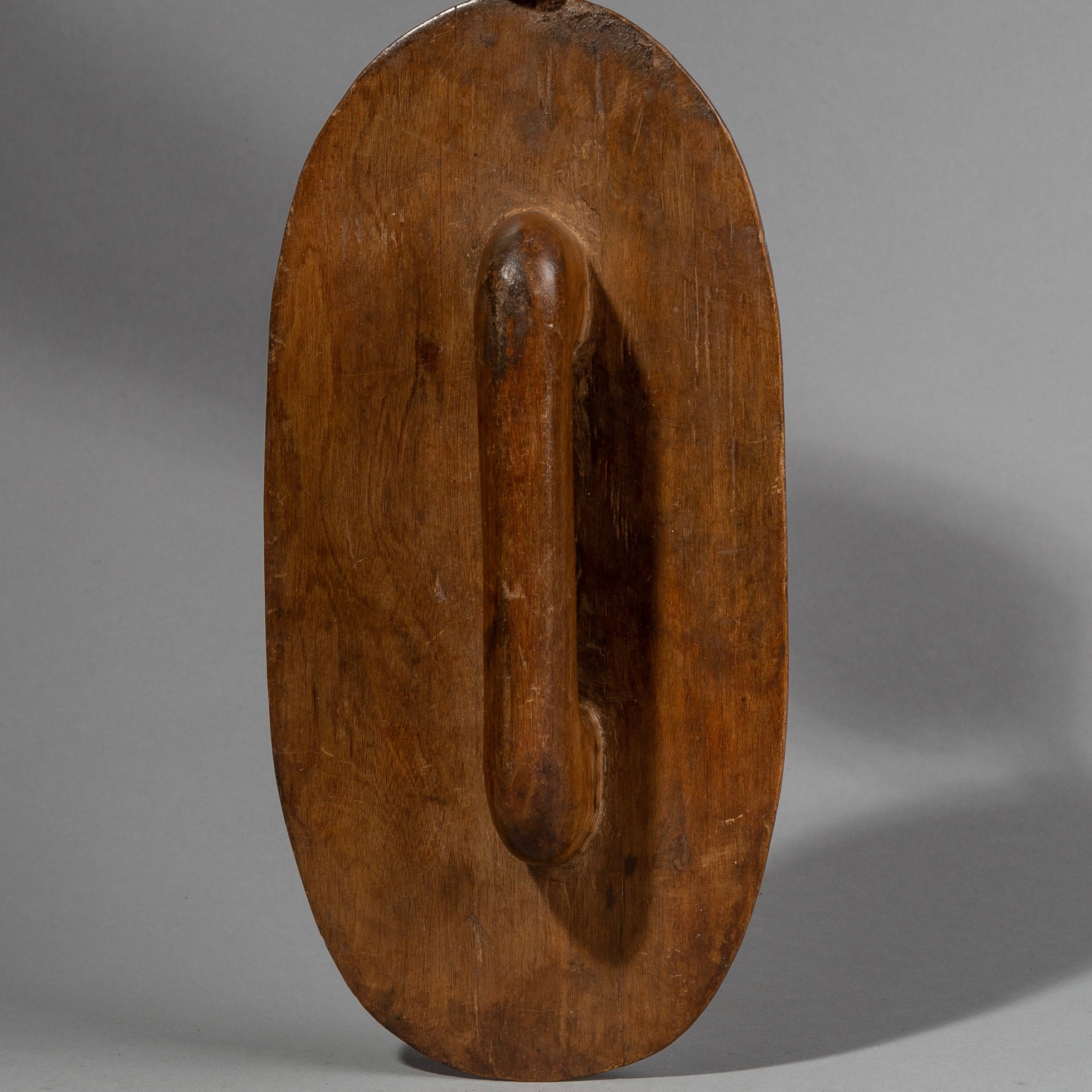 A SMALL WOODEN SHIELD FROM KENYA, EAST AFRICA( No 1654)