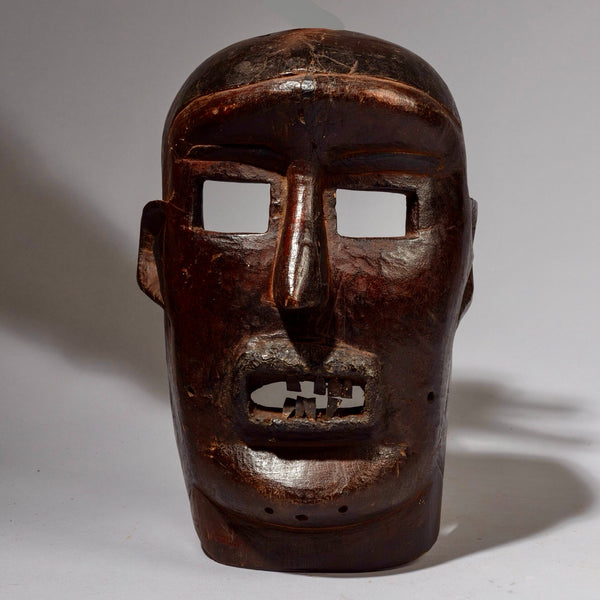 A STRIKING AND BIG MASK FROM THE SUKUMA TRIBE, TANZANIA, EAST  AFRICA ( No 1953 )