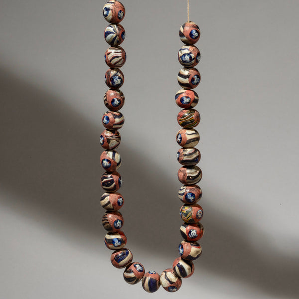 A PATTERNED SOLID GLASS NECKLACE FROM JAVA( No 2097)