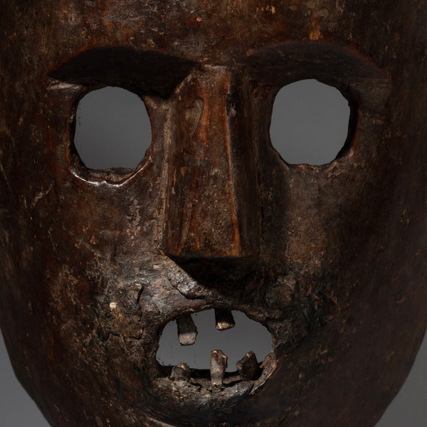 A DRAMATIC LARGE MASK FROM THE SUKUMA TRIBE, TANZANIA, EAST  AFRICA ( No 1951 )