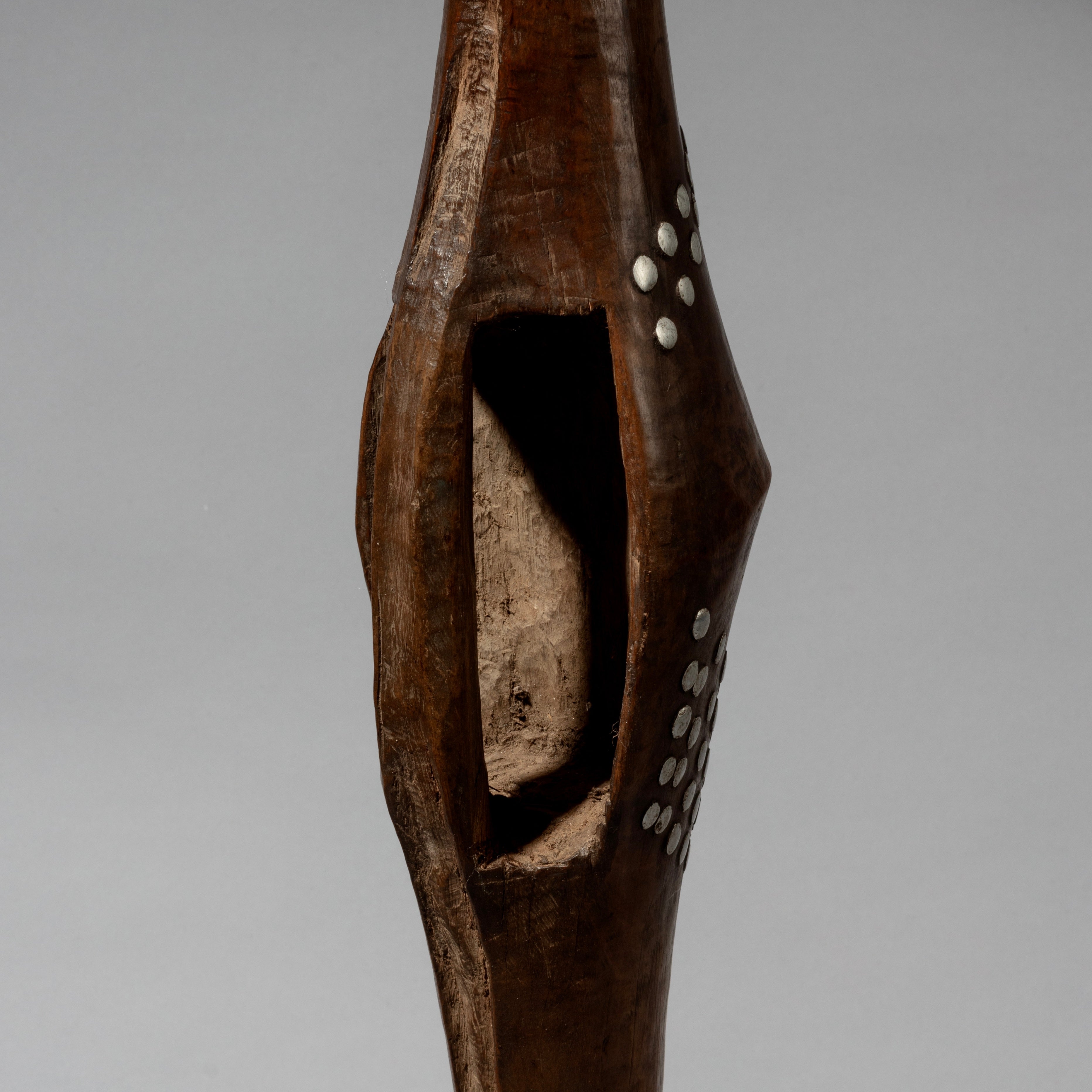 A FINE DINKA SHIELD WITH INLAID METAL DOT FACE, E. AFRICA( No 2073 )