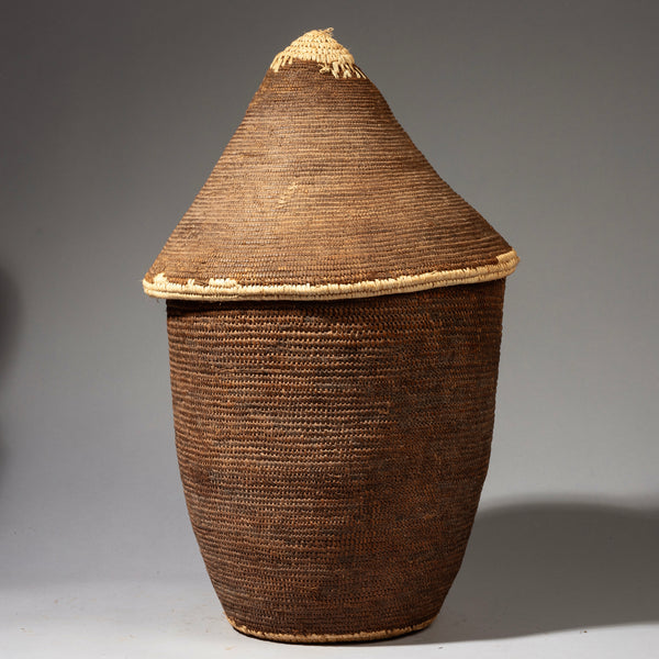 A LOVELY + LARGE FIBRE BASKET WITH LID FROM TUTSI TRIBE RWANDA ( No 2164)
