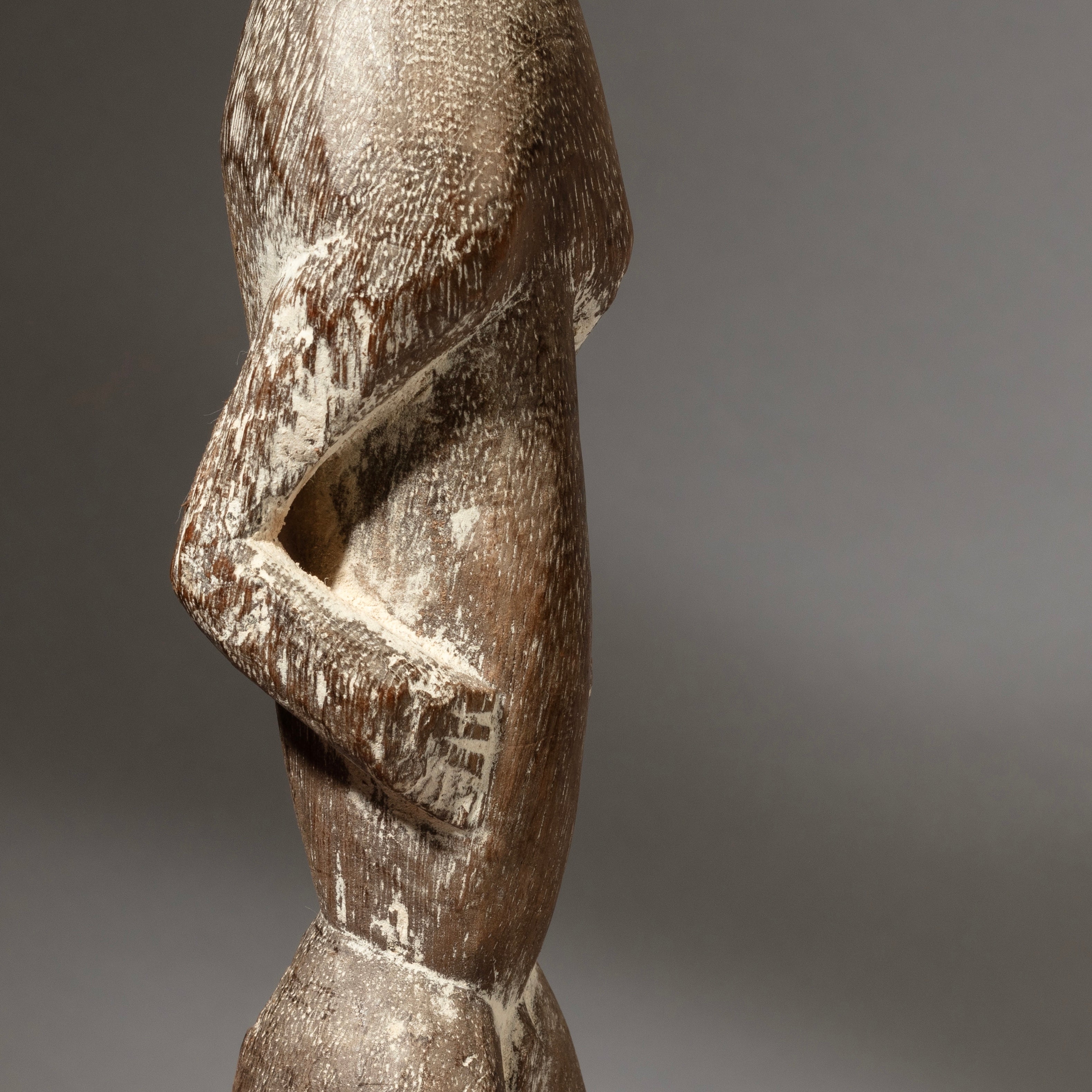A ELEGANT ENCRUSTED  PIGMENT POWER OBJECT EWE TRIBE FROM GHANA( No 4497 )