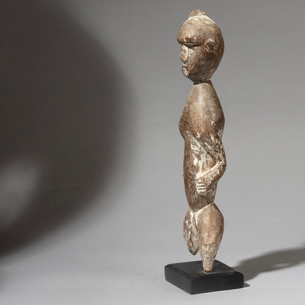 A ELEGANT ENCRUSTED  PIGMENT POWER OBJECT EWE TRIBE FROM GHANA( No 4497 )