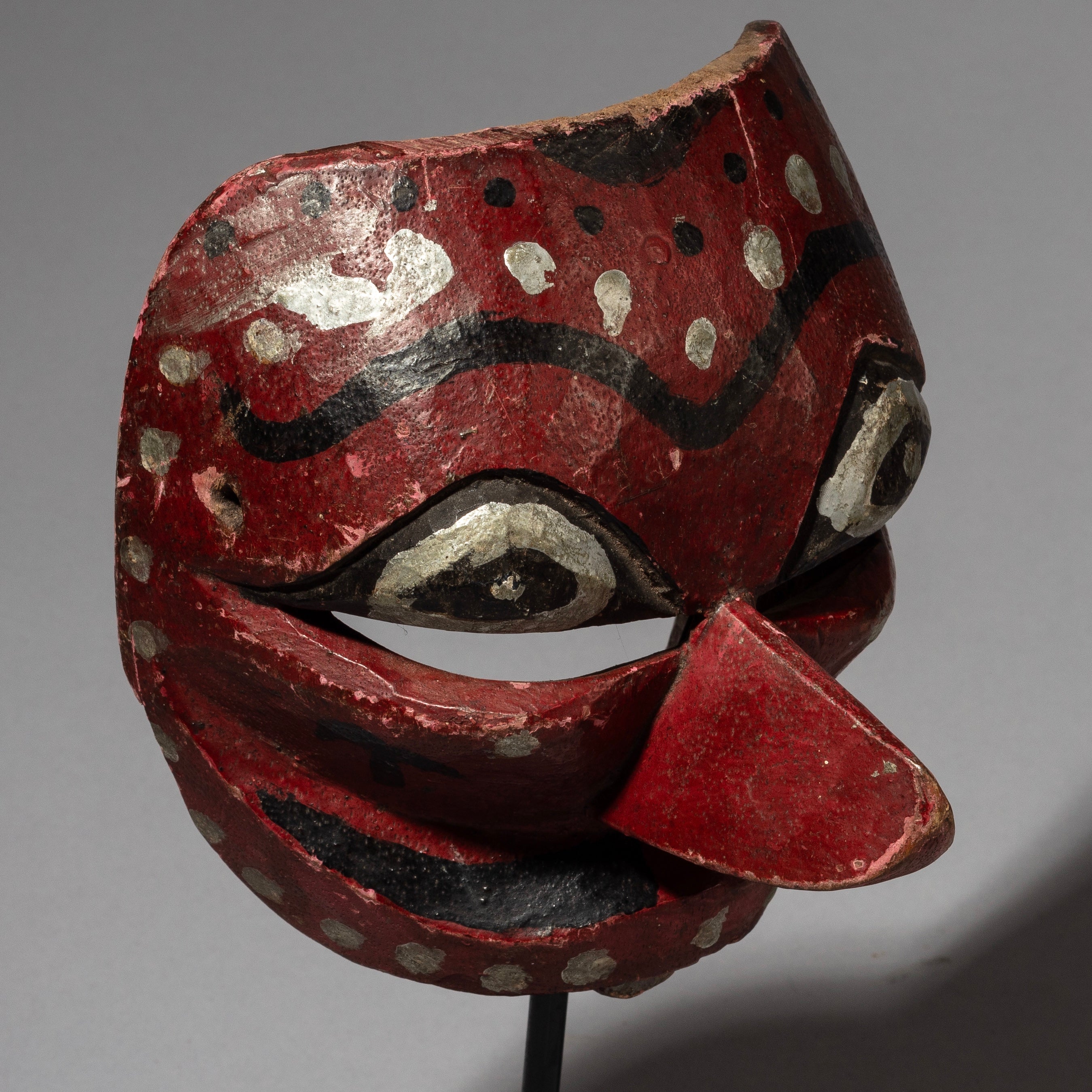 A TRADITIONAL RED JAVANESE TOPENG MASK FROM INDONESIA( No 1922)