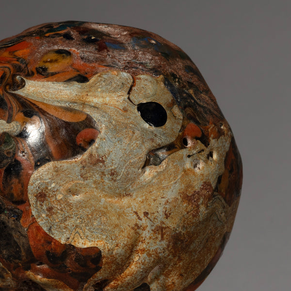 A LARGE GLASS BEAD FEATURING BIRDS, FROM JAVA( No 1864)