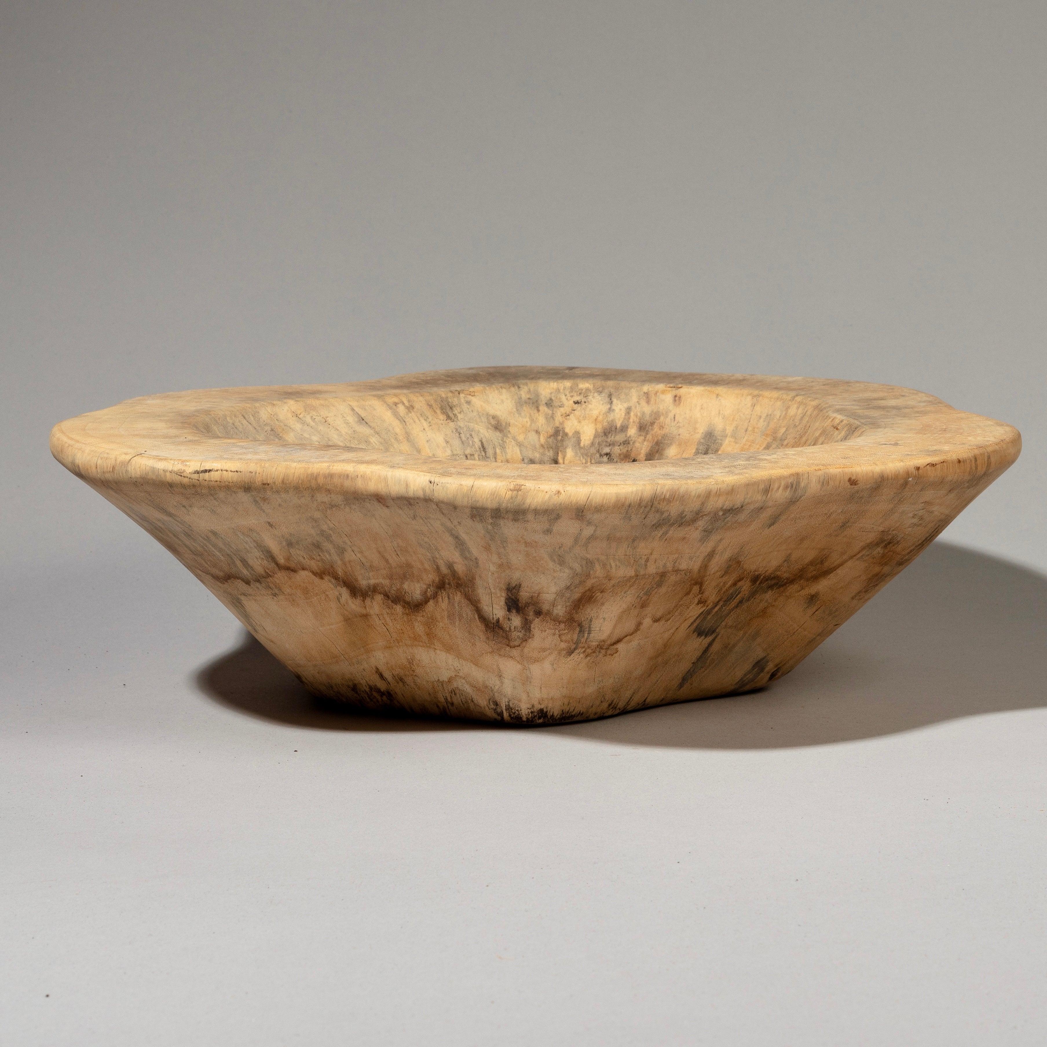 A UNIQUELY SHAPED TAMARIND WOOD BOWL FROM INDONESIA ( No 1879)