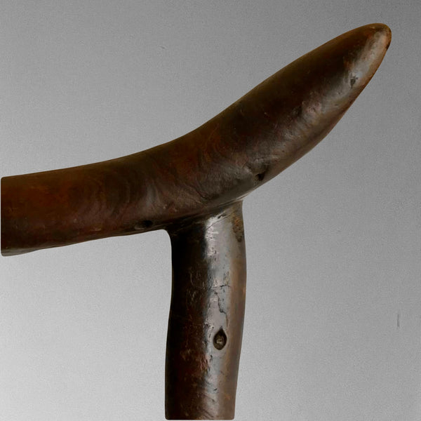 AN OLD RENDILLE 3 LEGGED HEADREST WITH CATTLE FEATURES , KENYA (No 1944 )