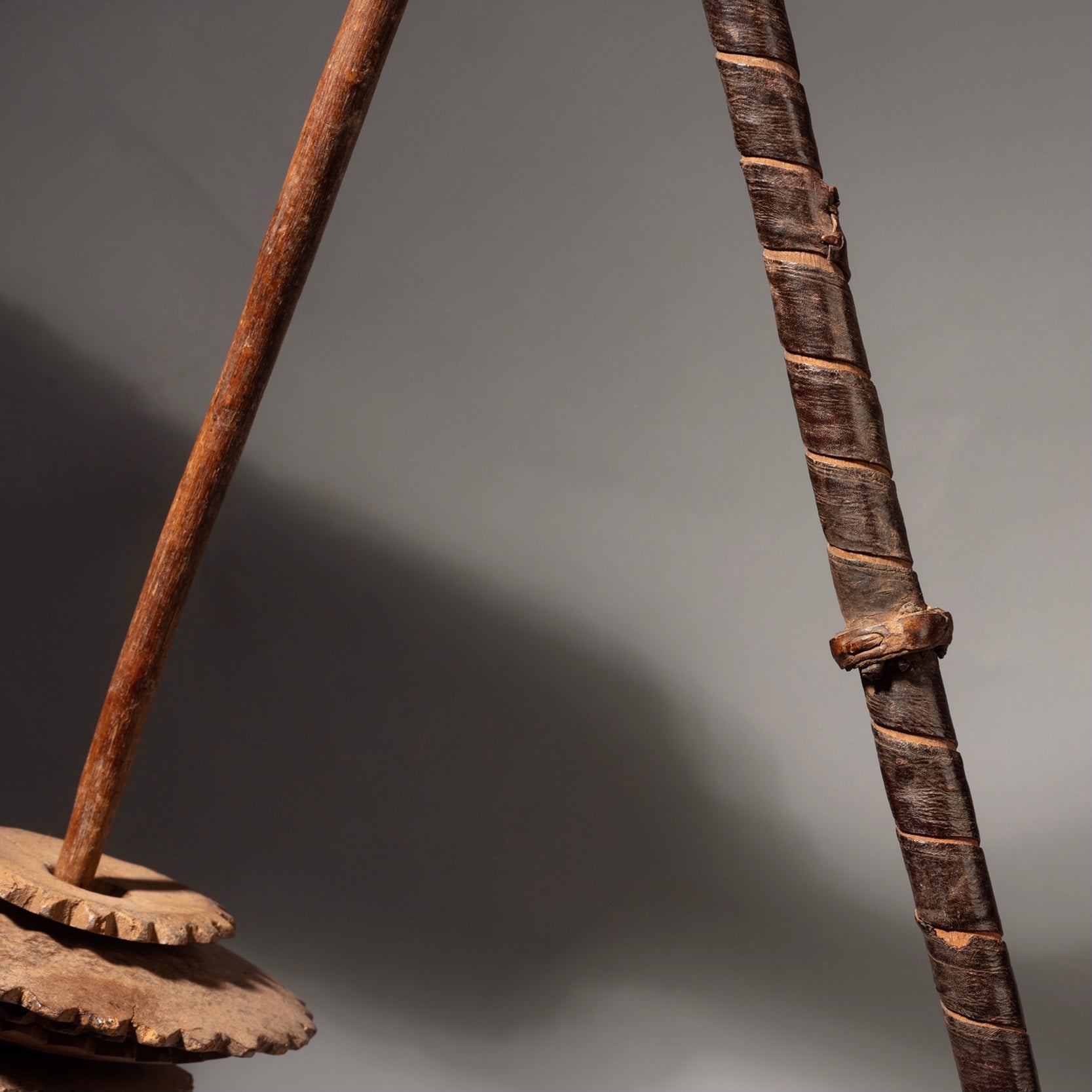 AN ARTISTIC SENUFO MUSICAL INSTRUMENT FROM IVORY COAST ( No 1098)