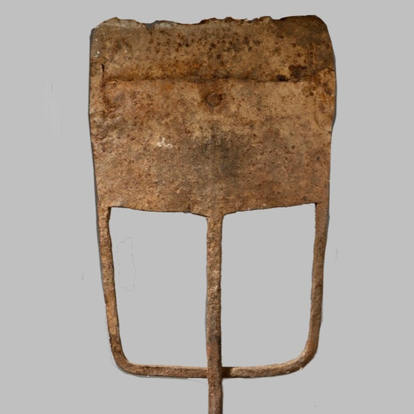 LARGE SIZE EARLY IRON HOE CURRENCY FROM( No 711 )