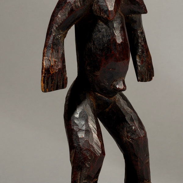 A STRONG ALTAR FIGURE FROM THE GURUNSI TRIBE OF BURKINA FASO W.AFRICA ( No 528)