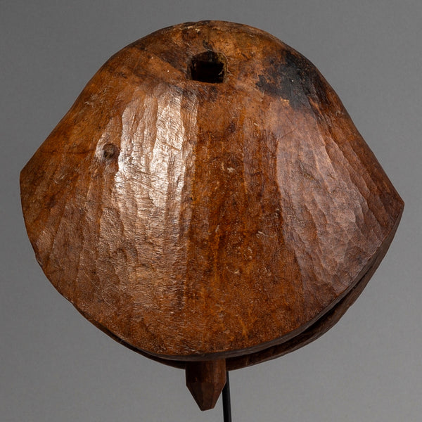 A SCULPTURAL CAMEL BELL WITH TACTILE PATINA, FROM ETHIOPIA (No 1602)