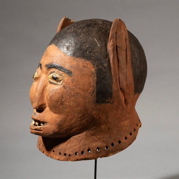 A DRAMATIC MASK WITH OVER SIZED EARS, MAKONDE TRIBE OF MOZAMBIQUE, AFRICA (No 3591 )