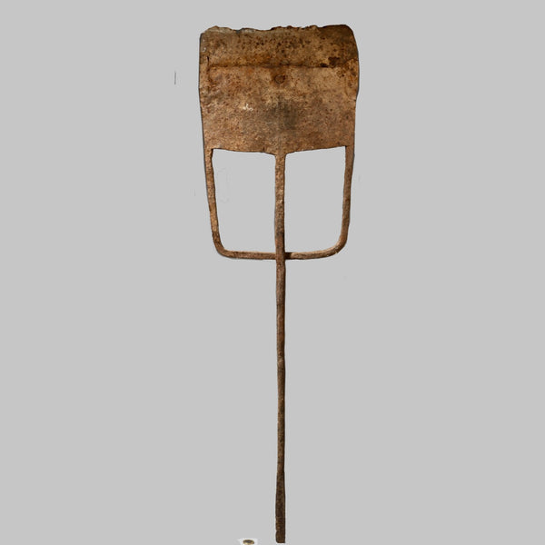 LARGE SIZE EARLY IRON HOE CURRENCY FROM( No 711 )