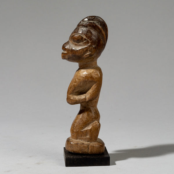 A WELL PATINATED KNEELING FIGURE FROM THE FON TRIBE OF BENIN W.AFRICA ( No 523)