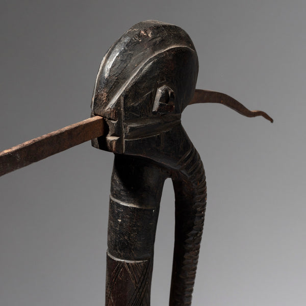 A STRIKING CEREMONIAL AXE FROM MOSSI TRIBE OF BURKINA W.AFRICA ( No 1783)