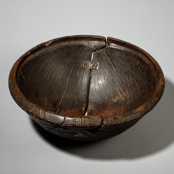 A SUPERBLY PATINATED WOODEN BOWL FROM TUAREG TRIBE NIGER W. AFRICA ( No 1810)