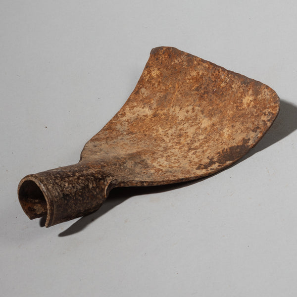 A SIMPLE IRON HOE CURRENCY FROM CAMEROON WEST AFRICA( No 1659)