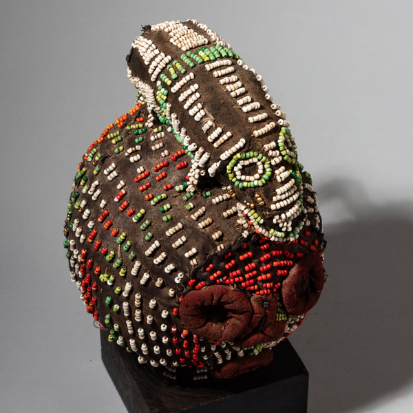 A WONDERFUL BEADED HEADDRESS FROM THE BAMILEKE TRIBE OF CAMEROON, W.AFRICA ( No 1532)