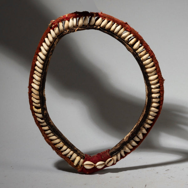 A MAGICAL COWRIE SHELL NECKLACE FROM THE IVORY COAST( No 1773)