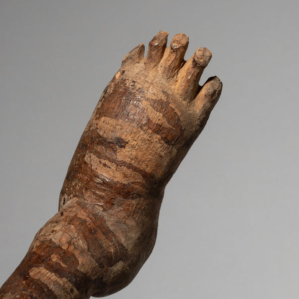 AN EXTREMELY RARE LOBI FOOT ALTAR OBJECT, FROM BURKINA FASO ( No 1792)