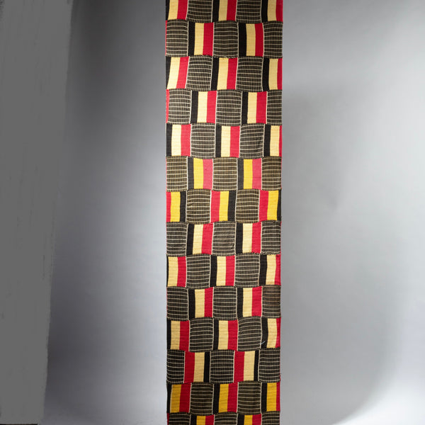 A GORGEOUS + GRAPHIC EWE TRIBE CLOTH FROM GHANA ( No 1757)