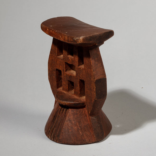 A GOOD LOOKING HEADREST, MWILA TRIBE OF NAMIBIA SW AFRICA ( No 1521)