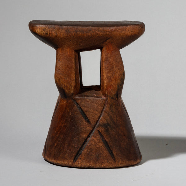 A WELL PATINATED HEADREST FROM THE MWILA TRIBE OF NAMIBIA SW AFRICA( No 1519)
