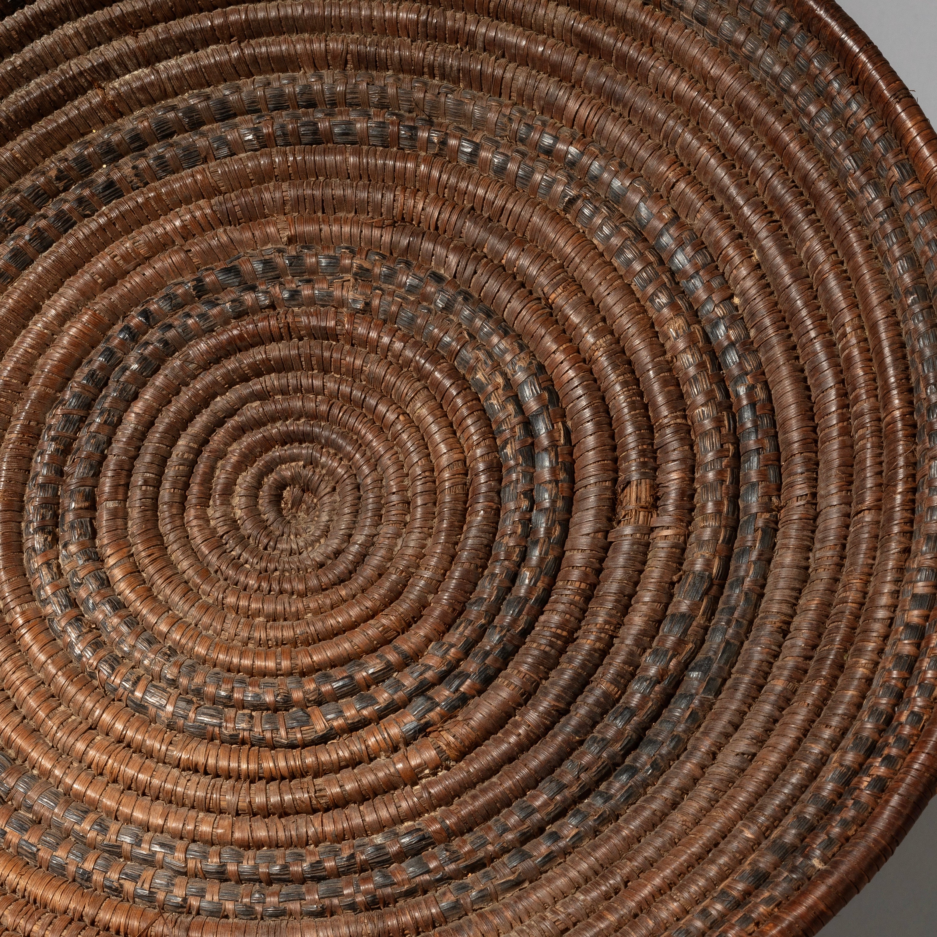 A SUBTLE WOVEN FIBRE BASKET FROM TUTSI TRIBE RWANDA( No 1664)