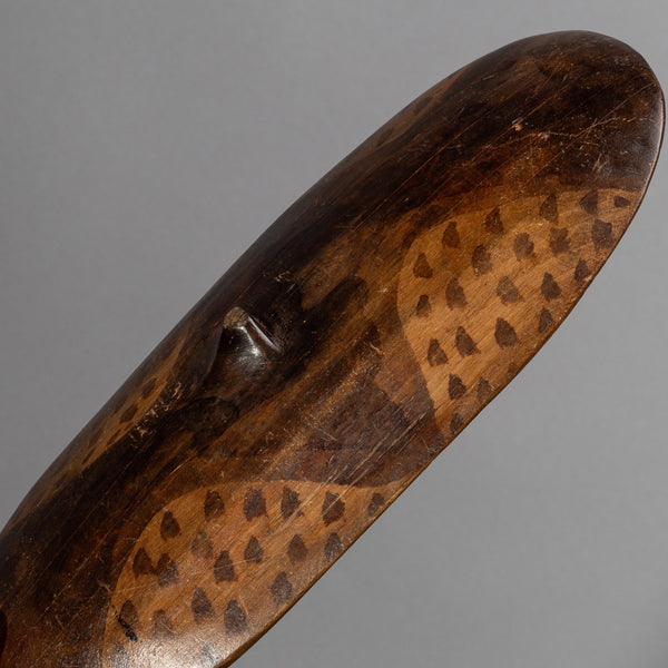 A SMALL WOODEN SHIELD FROM KENYA, EAST AFRICA( No 1654)