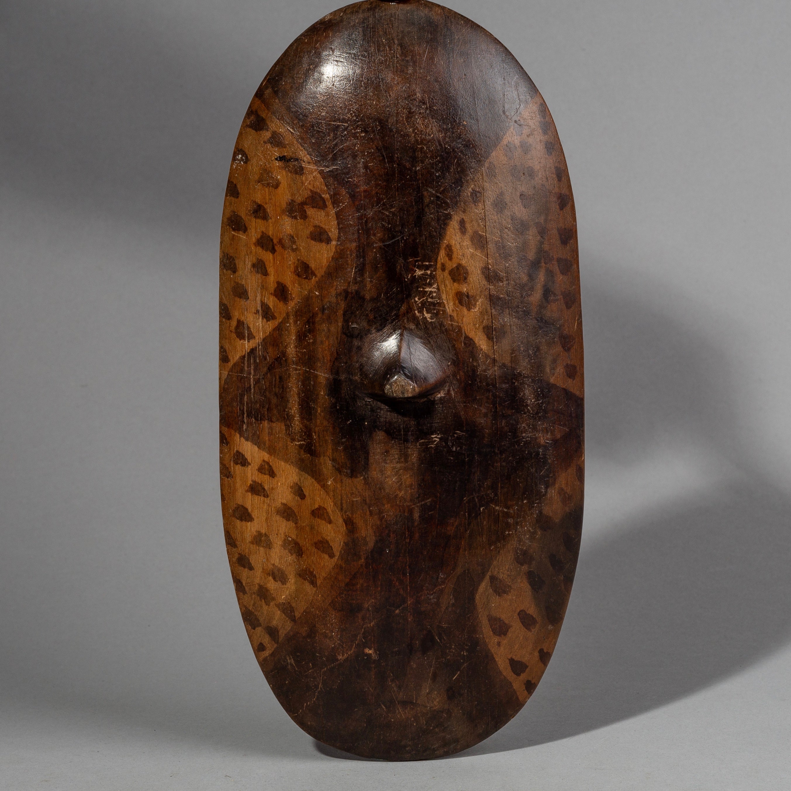 A SMALL WOODEN SHIELD FROM KENYA, EAST AFRICA( No 1654)