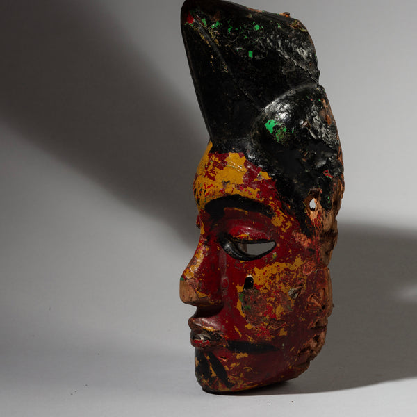 A PRETTY RED PAINTED IBIBIO MASK FROM NIGERIA W.AFRICA ( No 2946 )