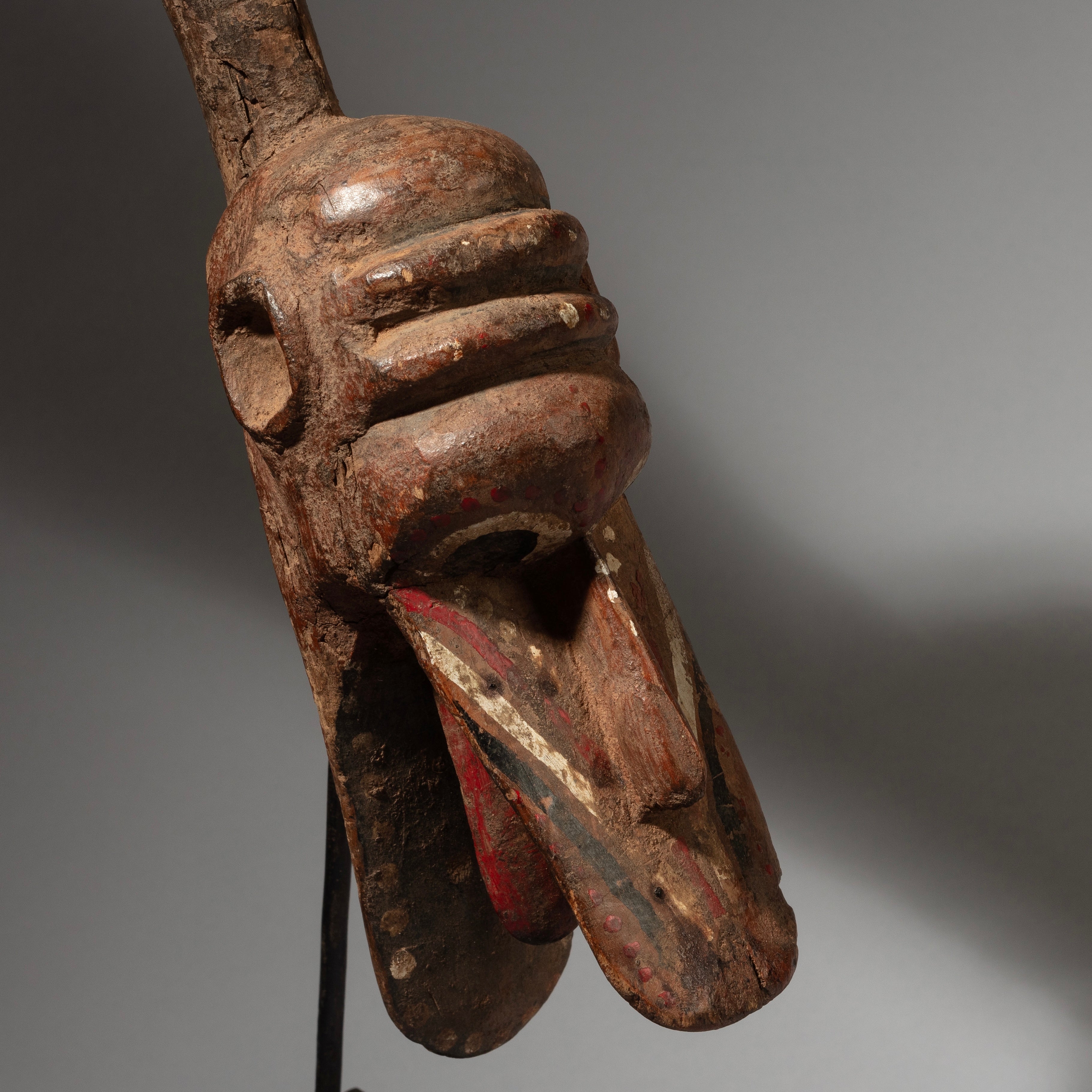 A RARE PASSPORT MASK WITH REMNANTS OF PAINT, MOSSI TRIBE OF BURKINA FASO W AFRICA ( No 2876 )