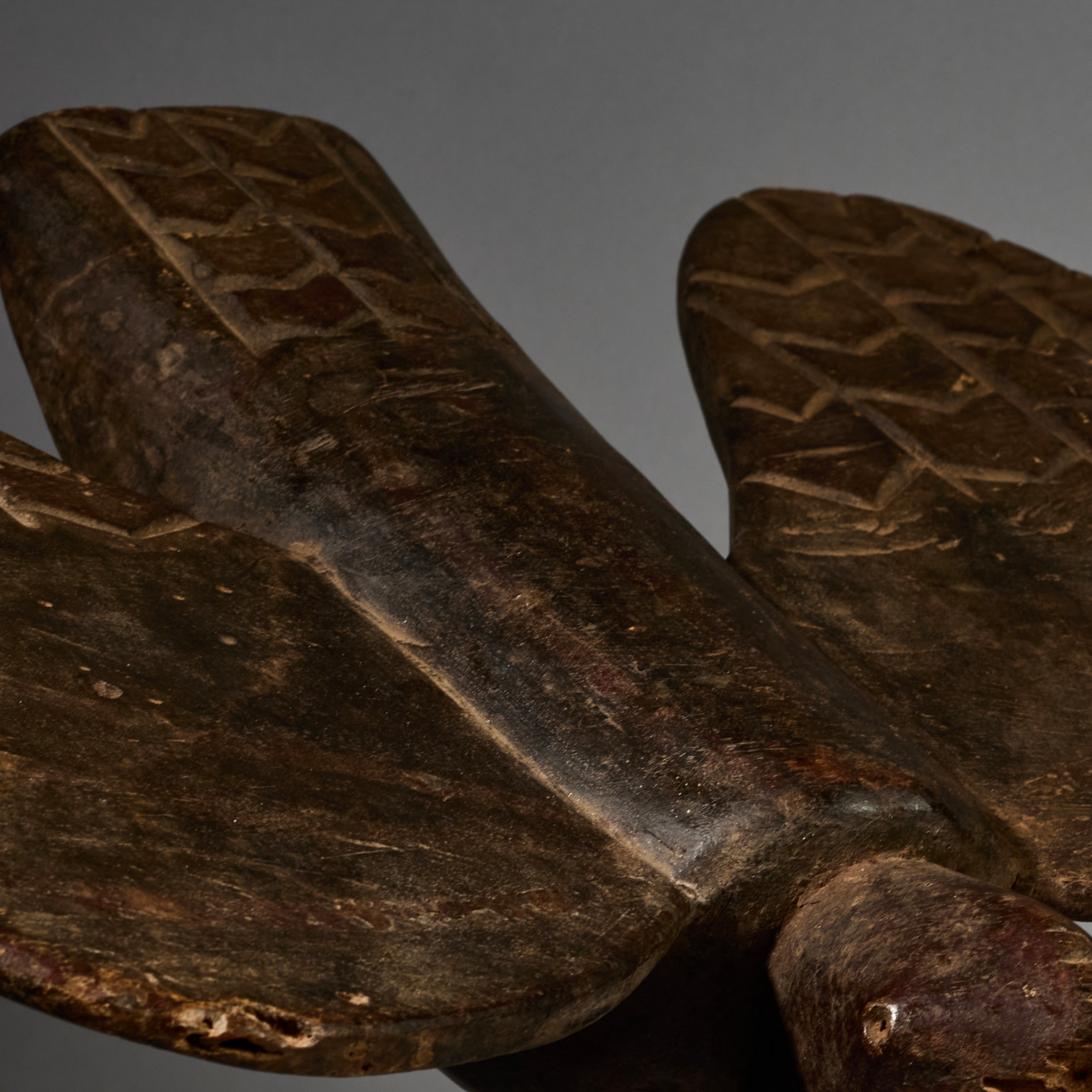 AN ENGRAVED FARMERS TROPHY BIRD, SENOUFO TRIBE OF THE IVORY COAST W.AFRICA ( No 6225 )