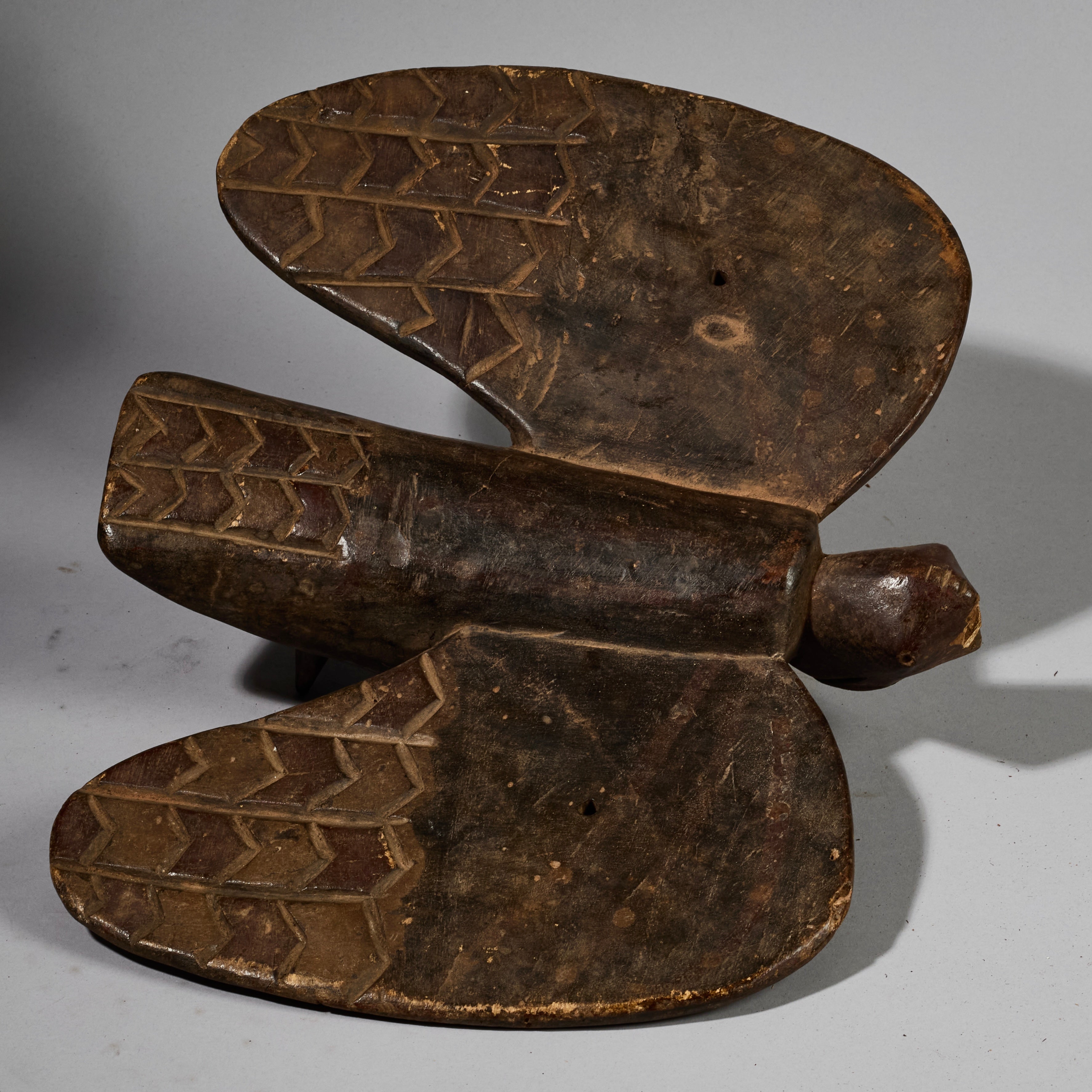 AN ENGRAVED FARMERS TROPHY BIRD, SENOUFO TRIBE OF THE IVORY COAST W.AFRICA ( No 6225 )