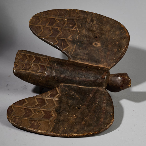 AN ENGRAVED FARMERS TROPHY BIRD, SENOUFO TRIBE OF THE IVORY COAST W.AFRICA ( No 6225 )
