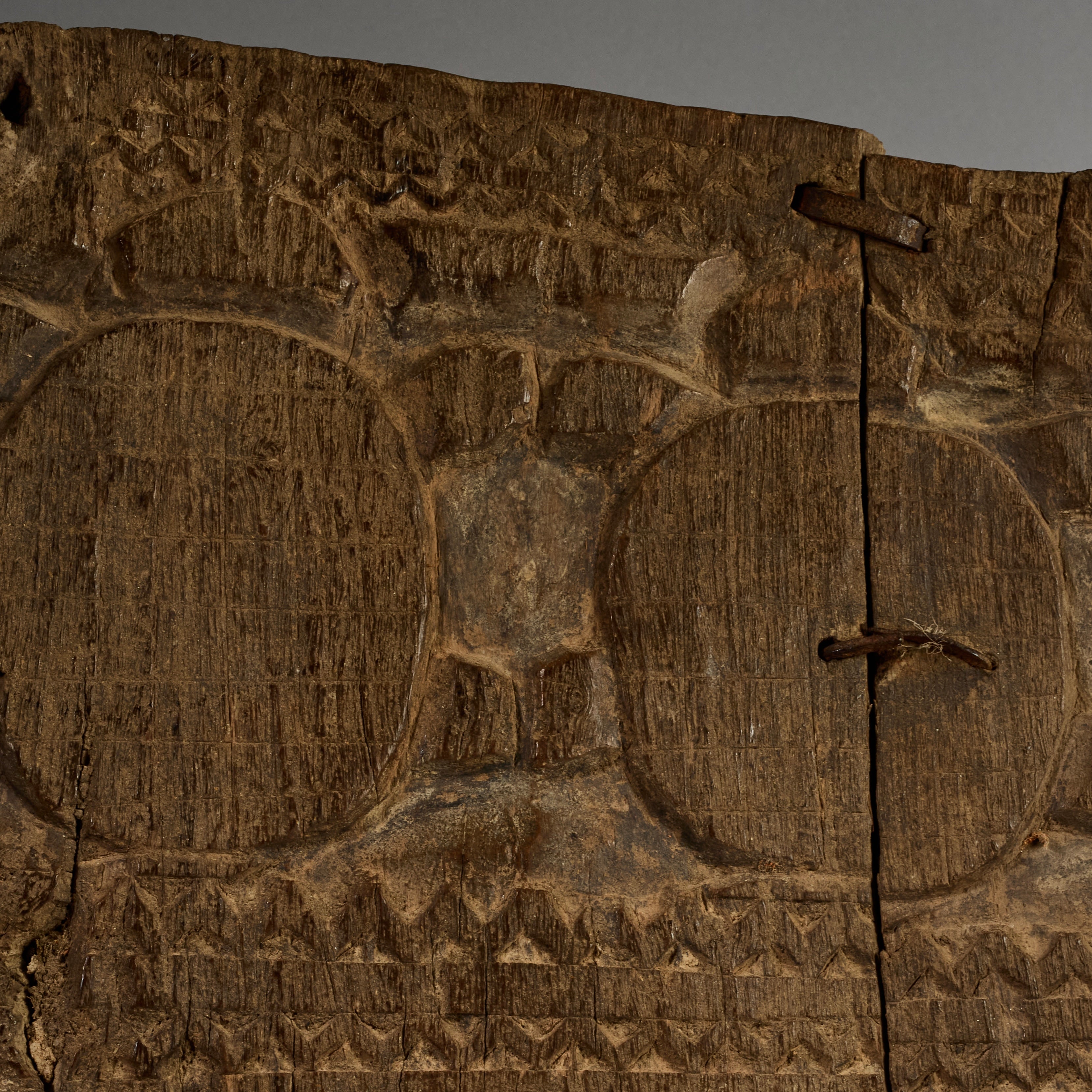 A GRANARY SHUTTER WITH ANIMAL MOTIFS, FROM MALI ( No 3015 ) (Copy)