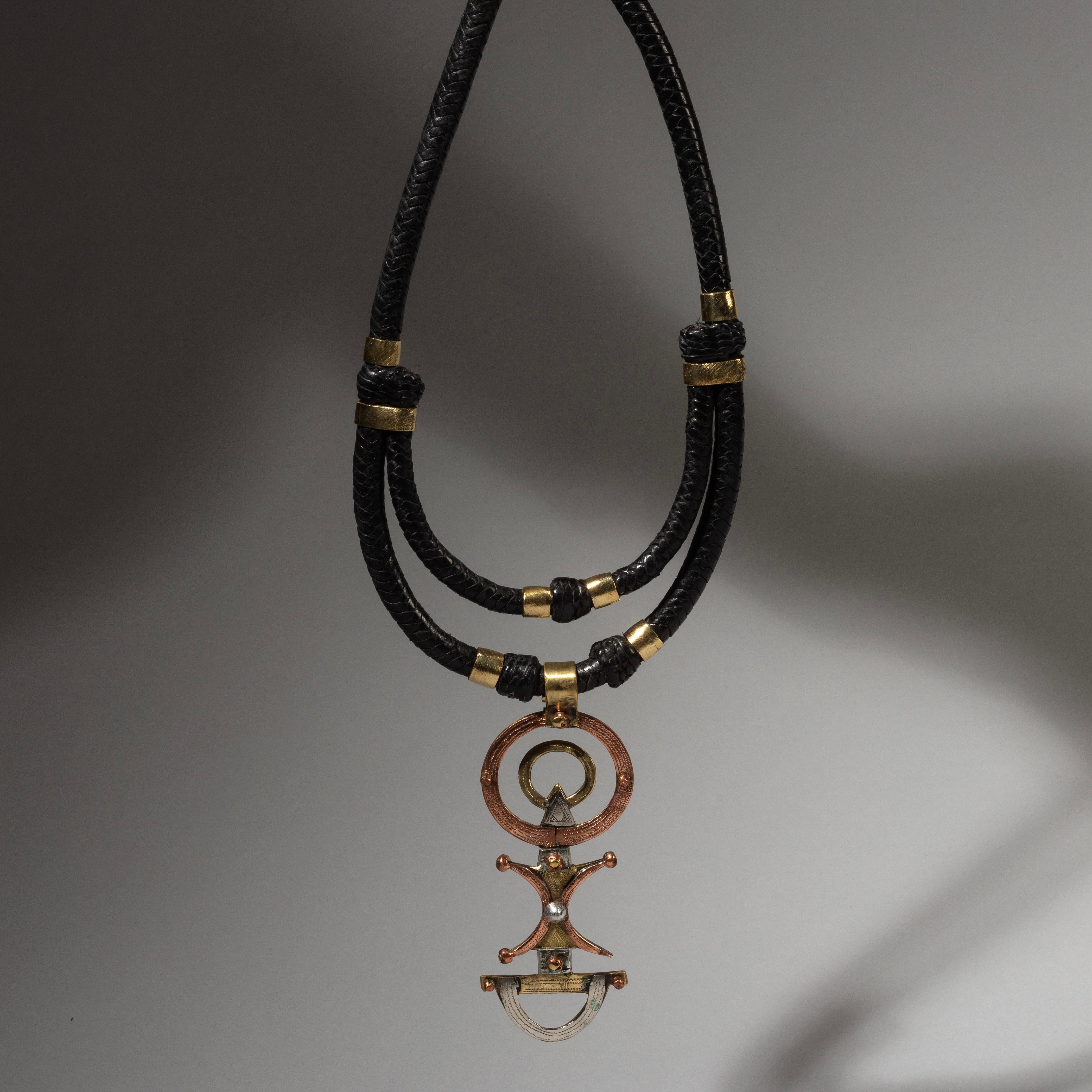 AN ICONIC NECKLACE FROM THE TUAREG TRIBE OF NIGER, W.AFRICA ( No 2870 )