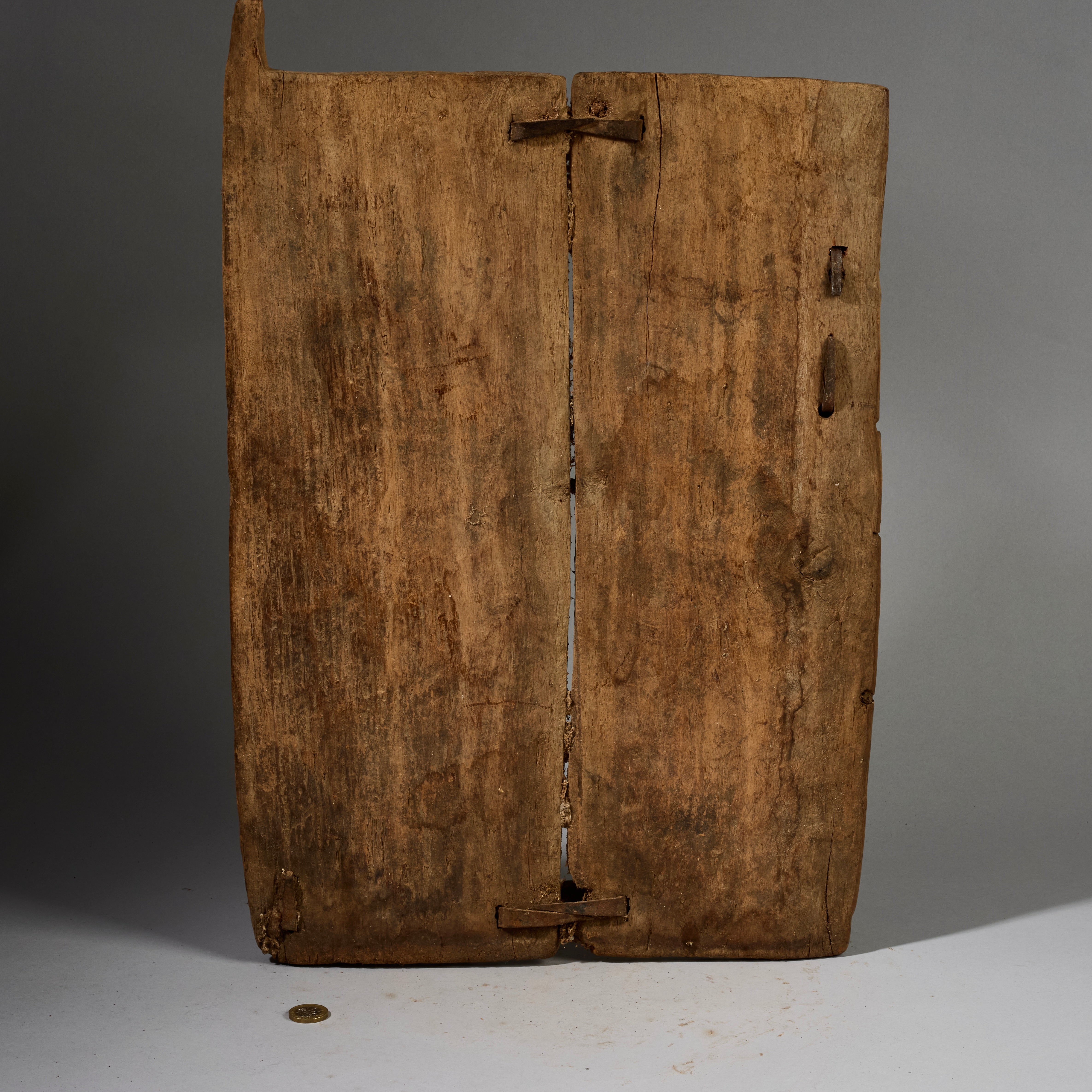 A SIMPLE,  OLD PATINATED DOGON GRANARY SHUTTER, FROM MALI ( No 6218)