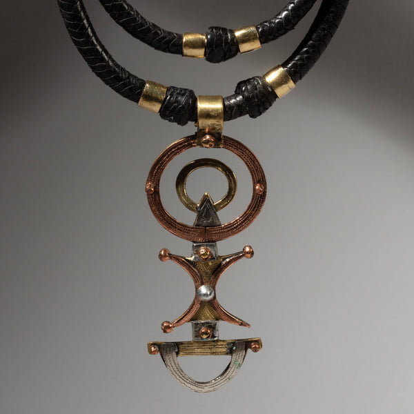 AN ICONIC NECKLACE FROM THE TUAREG TRIBE OF NIGER, W.AFRICA ( No 2870 )