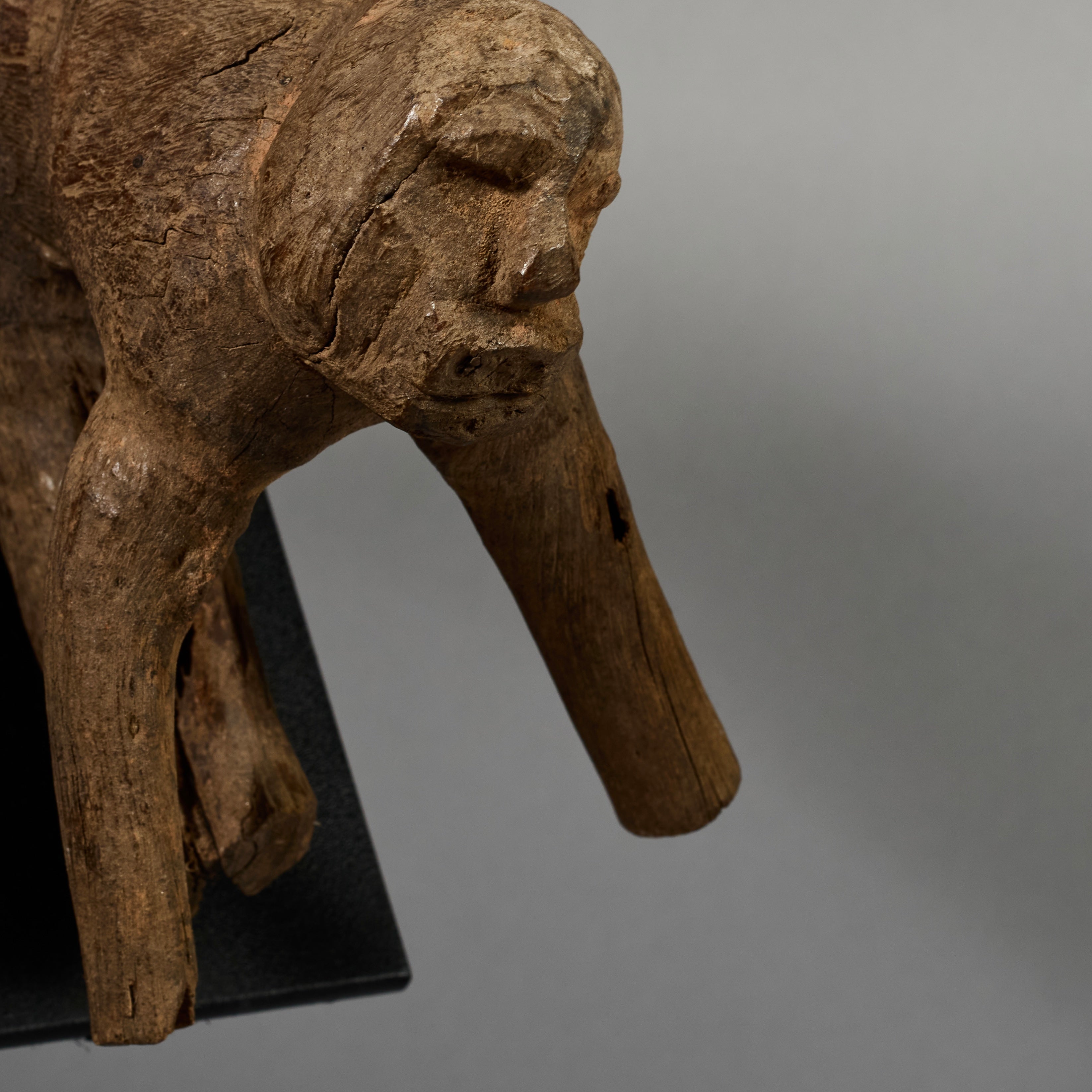 A RARE SHAPED ORGANIC LOBI THIL FIGURE, BURKINA FASO ( No 6256)