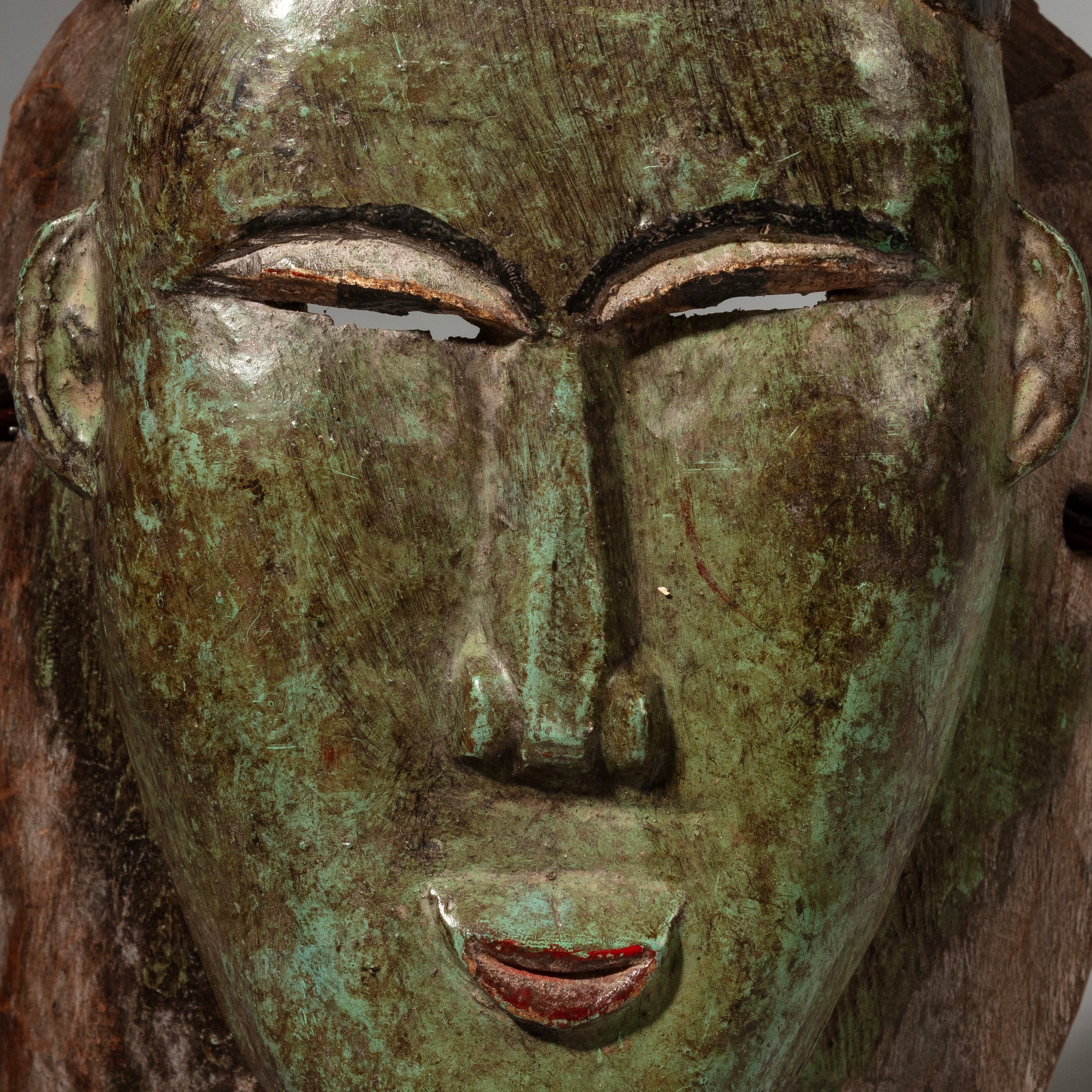 A PRETTY PAINTED MASK WITH FIGURE ON TOP, BAULE TRIBE IVORY COAST, (No 2947 )