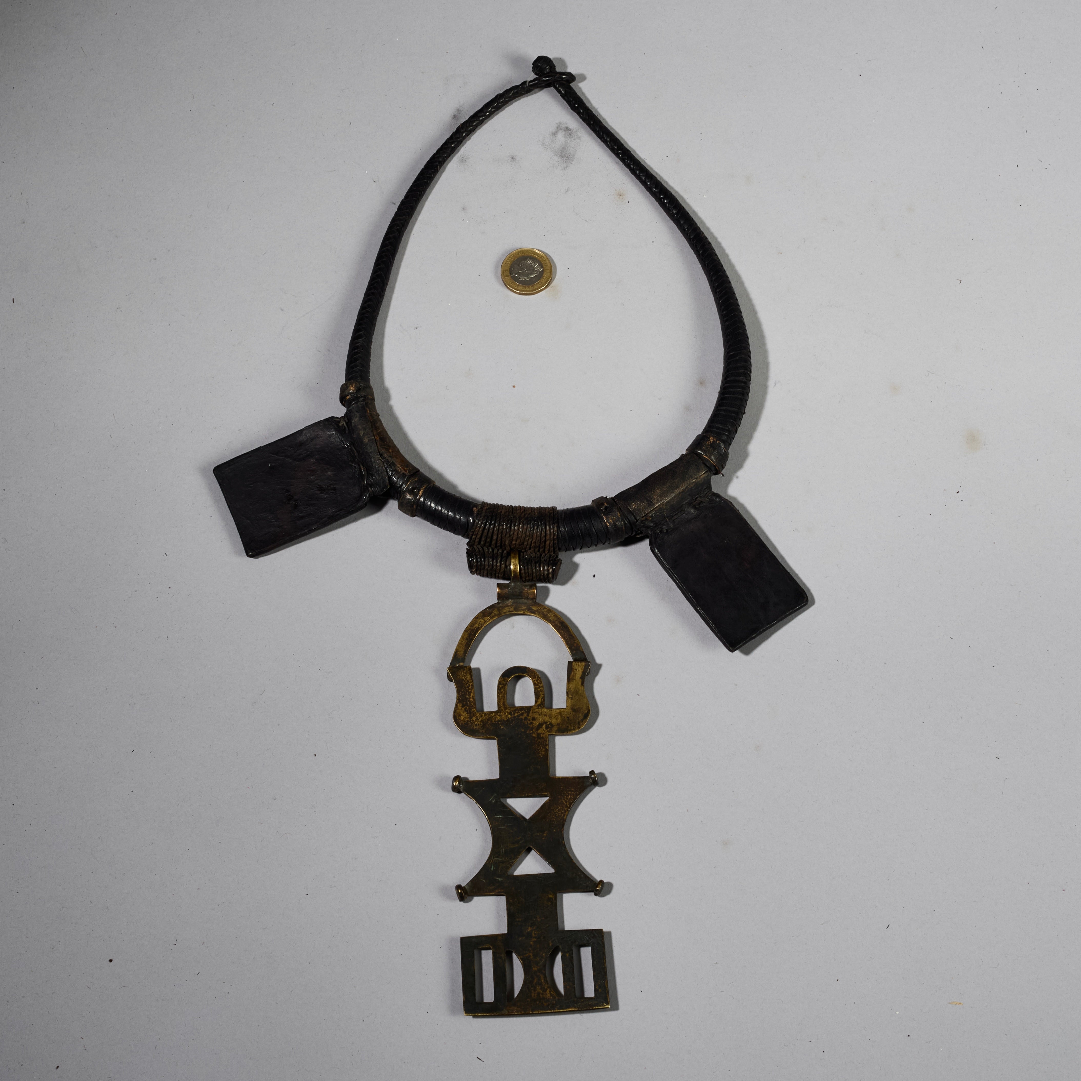 A CHARACTERFUL LEATHER TALISMAN GRIS GRIS NECKLACE, TUAREG TRIBE NIGER ( No 6250)