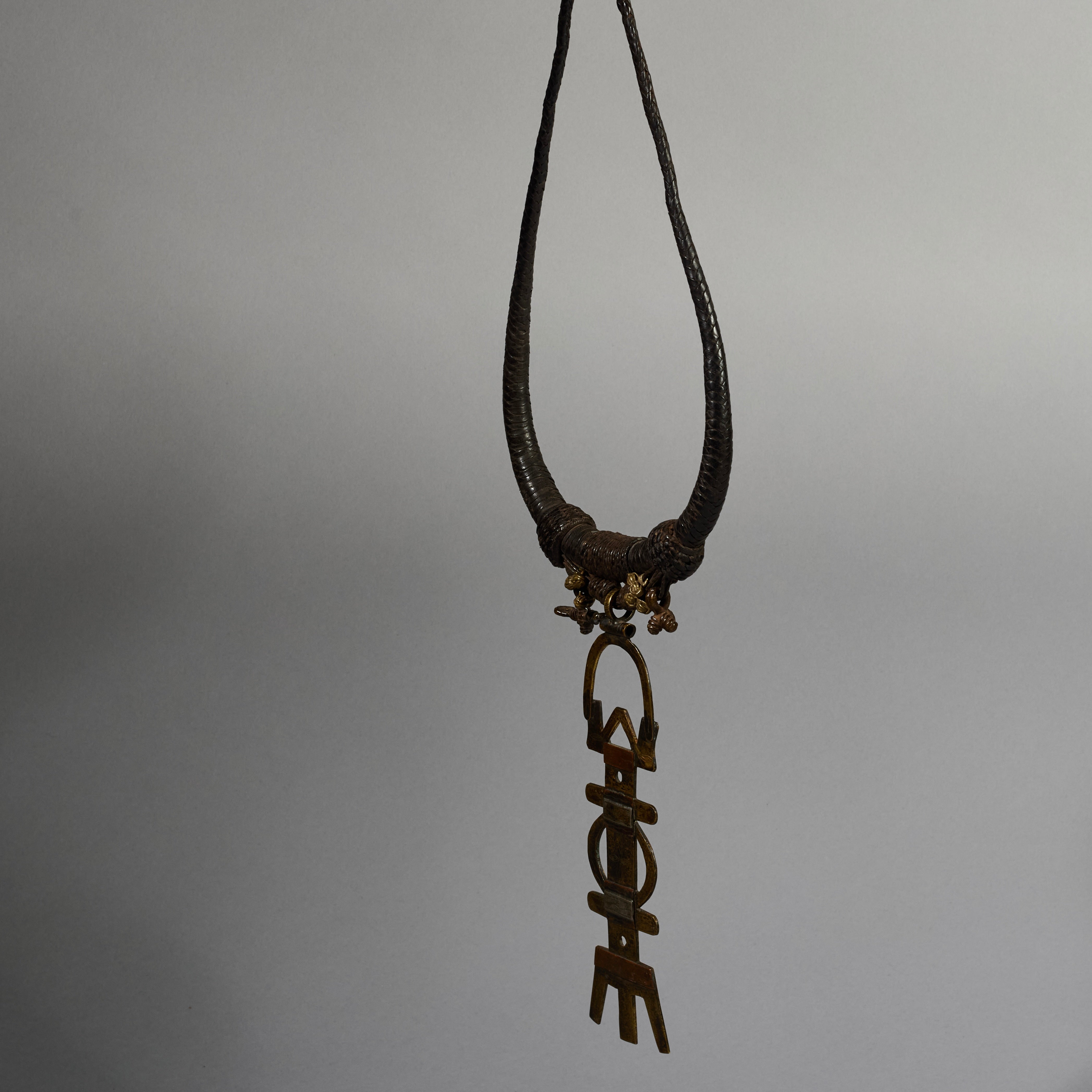A CHARACTERFUL LEATHER TALISMAN GRIS GRIS NECKLACE, TUAREG TRIBE NIGER ( No 6248)