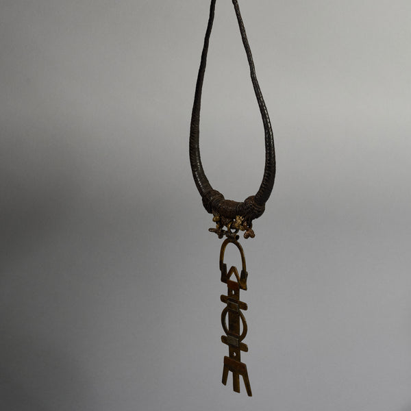 A CHARACTERFUL LEATHER TALISMAN GRIS GRIS NECKLACE, TUAREG TRIBE NIGER ( No 6248)