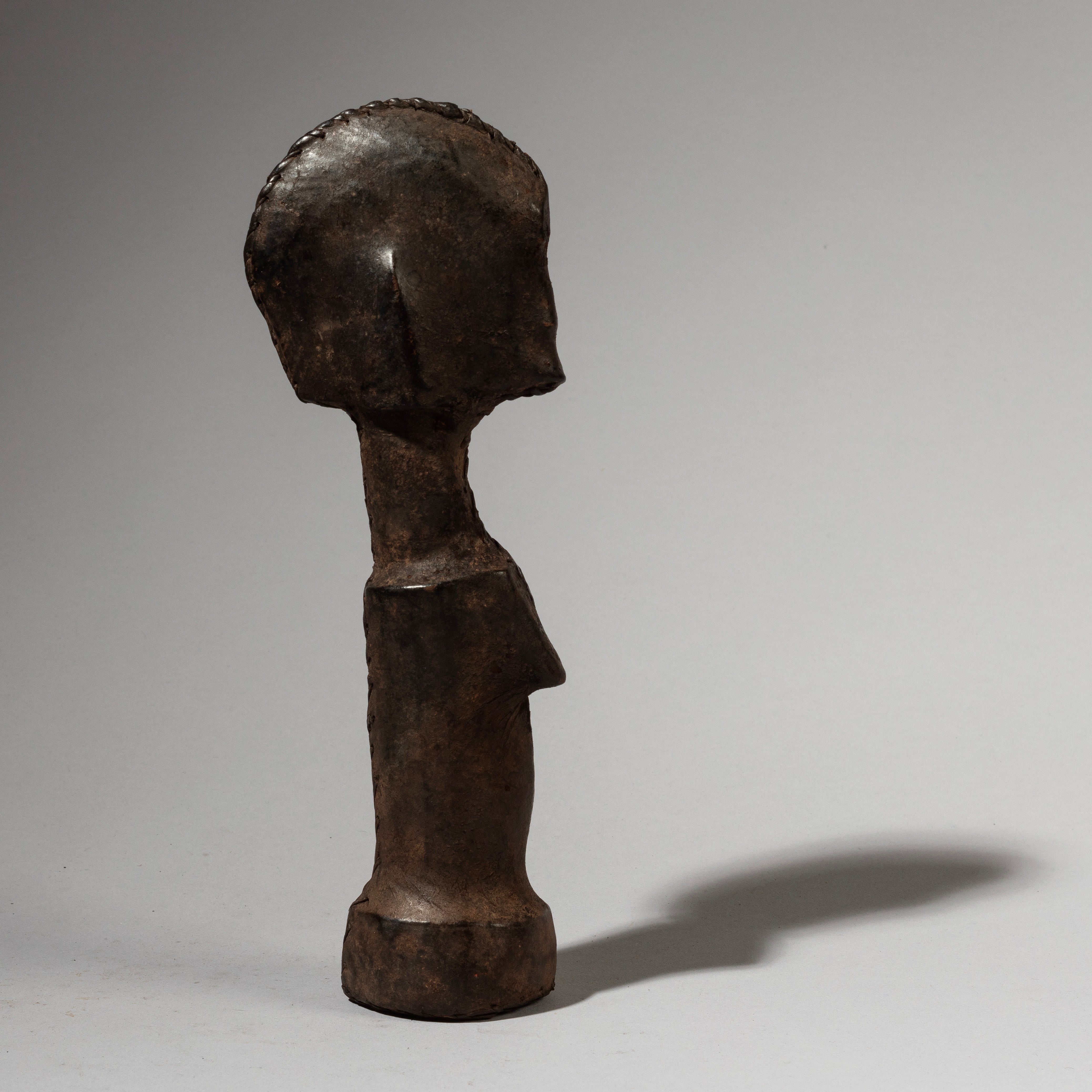 AN OTHERWORLDLY DOLL FROM THE MOSSI PEOPLE OF BURKINA FASO  ( No 2873 )