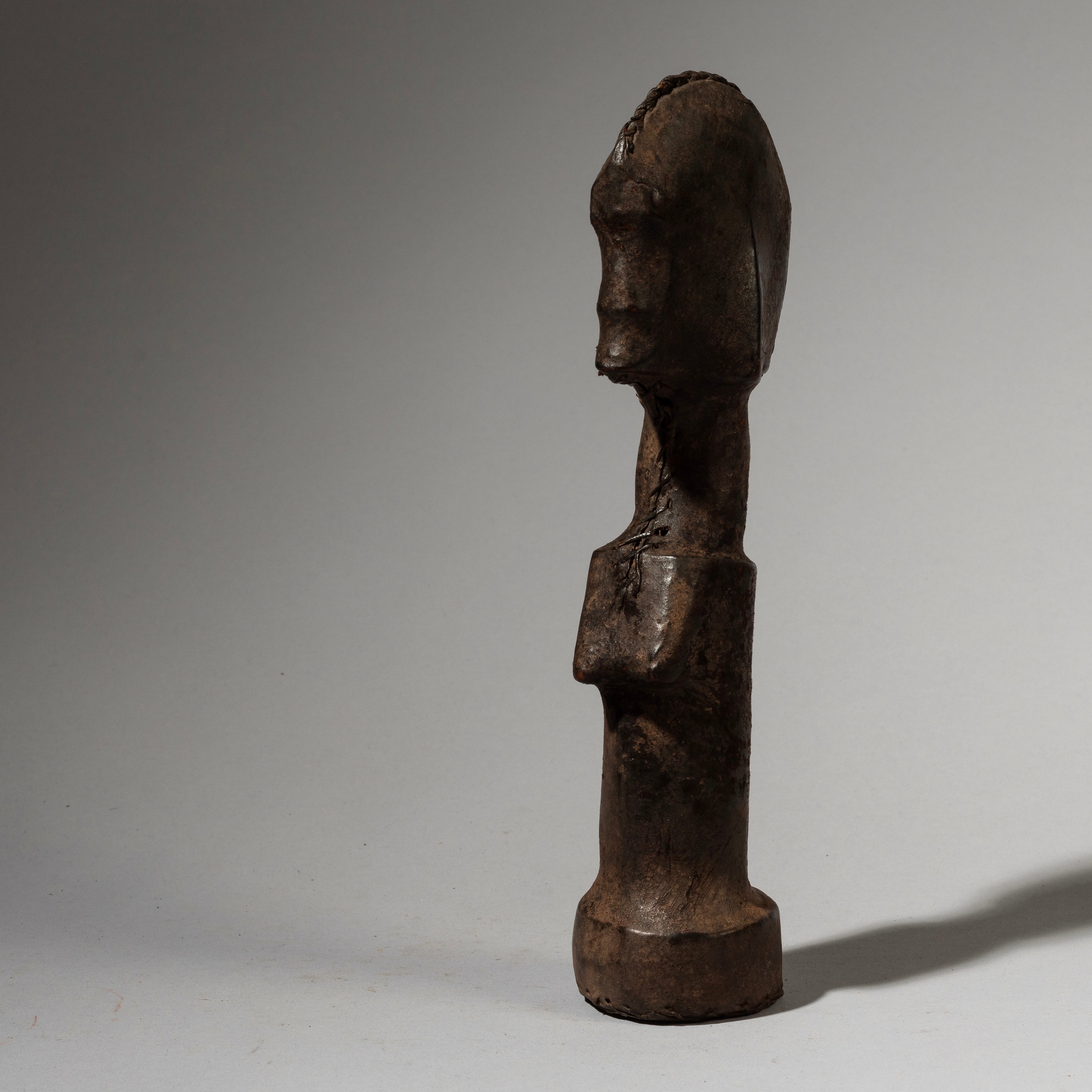 AN OTHERWORLDLY DOLL FROM THE MOSSI PEOPLE OF BURKINA FASO  ( No 2873 )