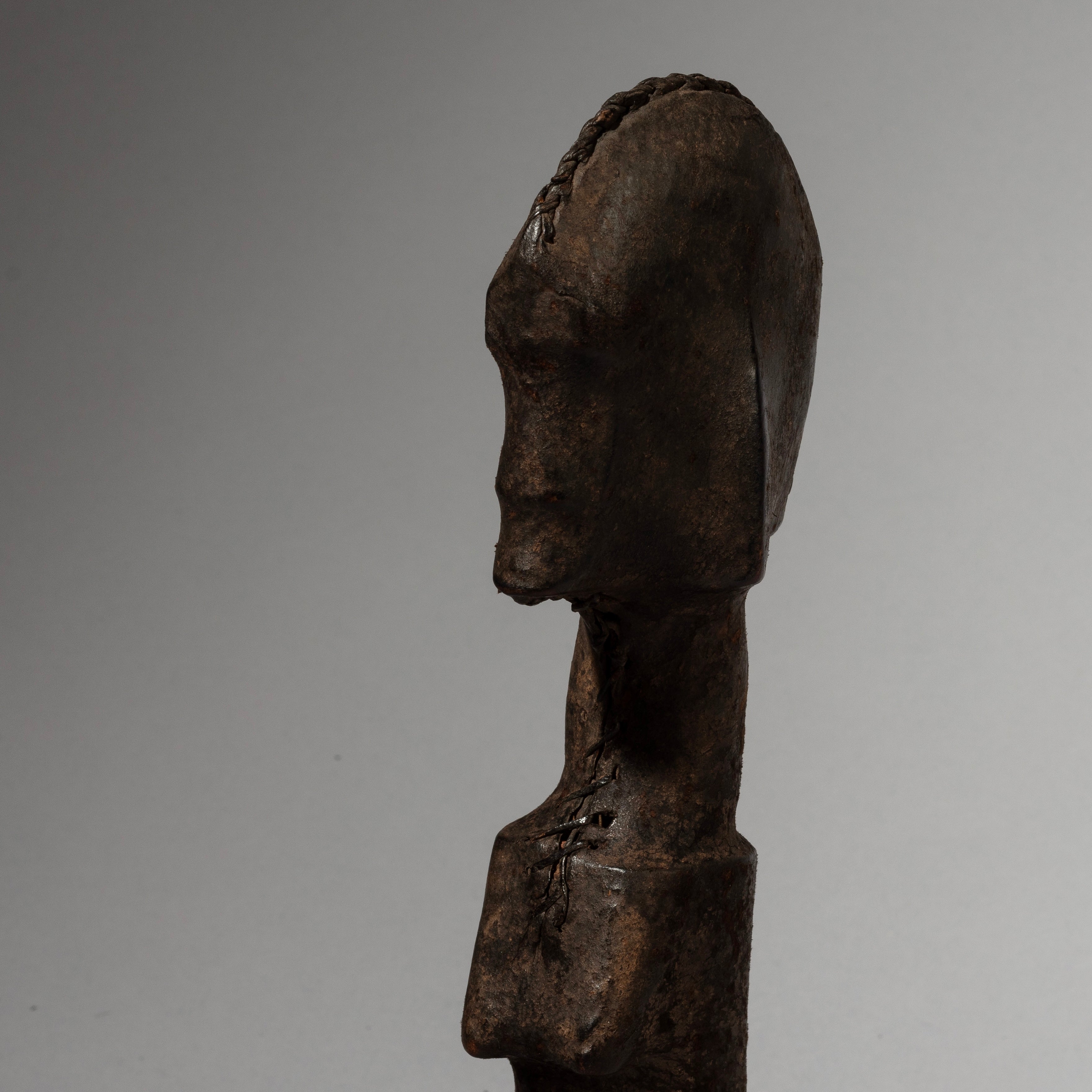 AN OTHERWORLDLY DOLL FROM THE MOSSI PEOPLE OF BURKINA FASO  ( No 2873 )