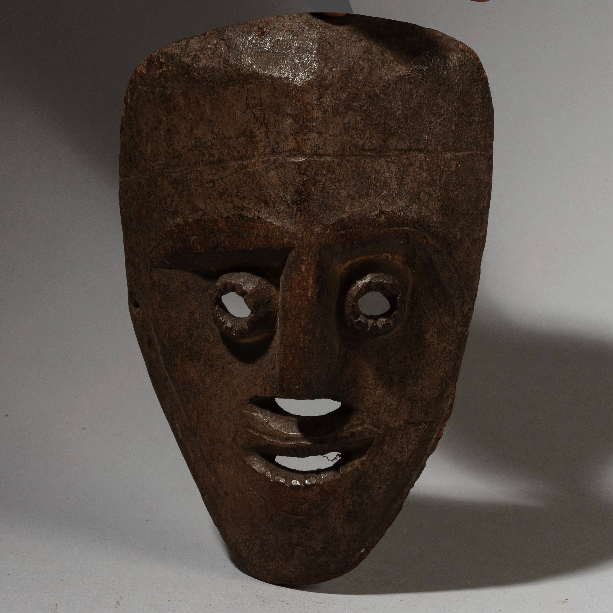 A SIMPLE MASK FROM BURKINA FASO ( No 2919 )